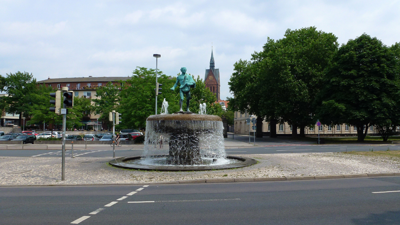 Brunnen und Marktkirche