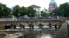 Leineufer mit Blick auf das Rathaus