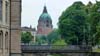 Leineufer mit Rathaus
